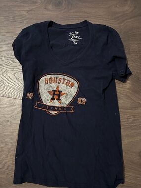 Wright & Ditson Navy V-Neck Tee with Cream Logo